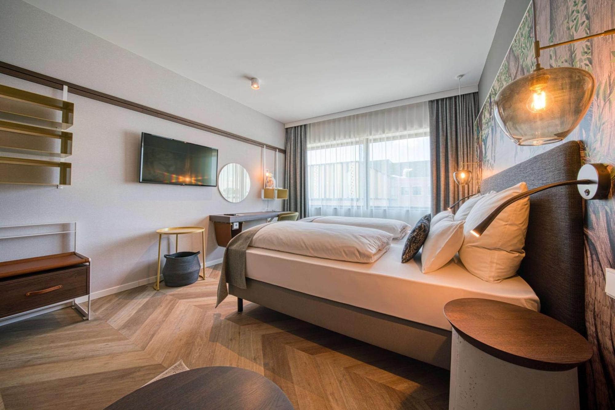 Отель Vienna House Easy By Wyndham Amsterdam Airport Schiphol Хоофддорп Экстерьер фото