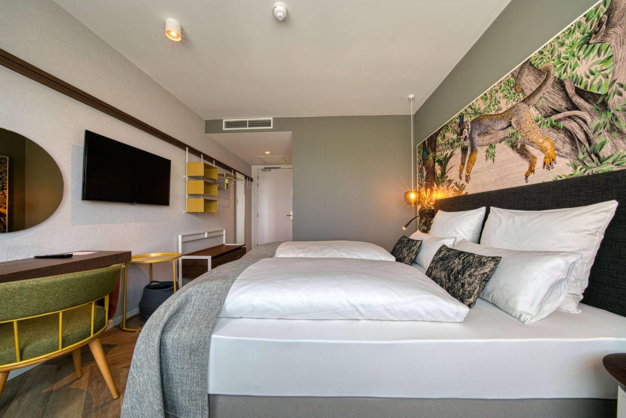Отель Vienna House Easy By Wyndham Amsterdam Airport Schiphol Хоофддорп Экстерьер фото