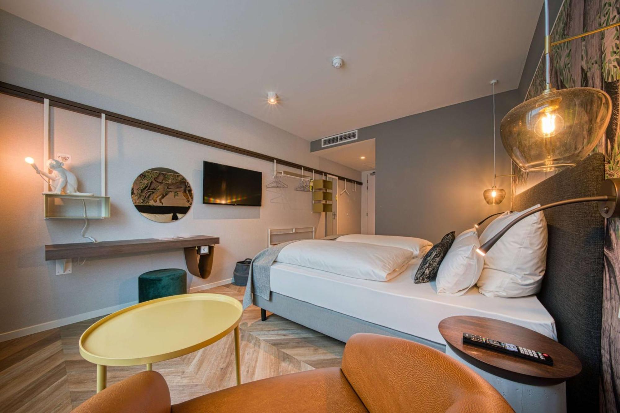Отель Vienna House Easy By Wyndham Amsterdam Airport Schiphol Хоофддорп Экстерьер фото