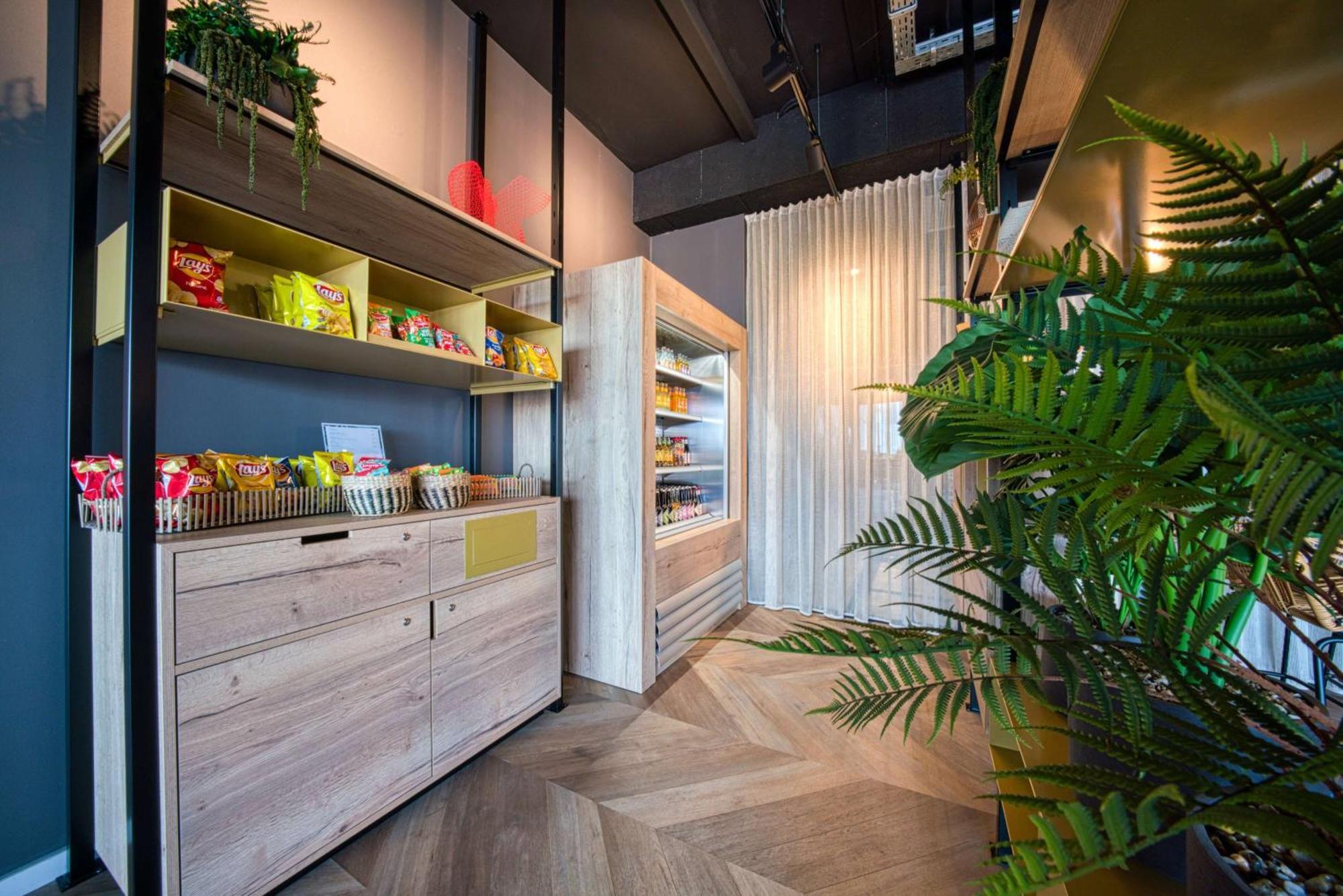 Отель Vienna House Easy By Wyndham Amsterdam Airport Schiphol Хоофддорп Экстерьер фото